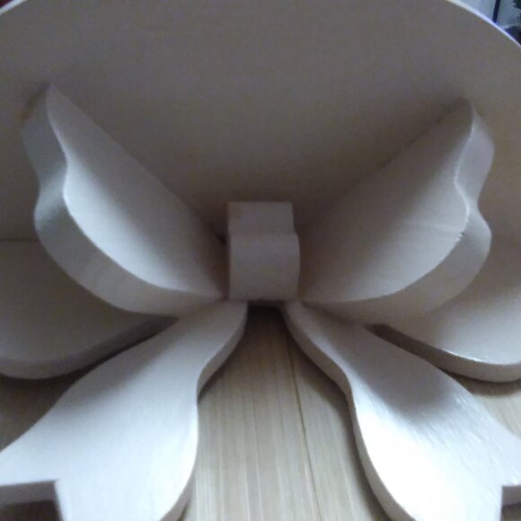 Adorable Wall Mounted Bow Shelf - Picture 10 of 12